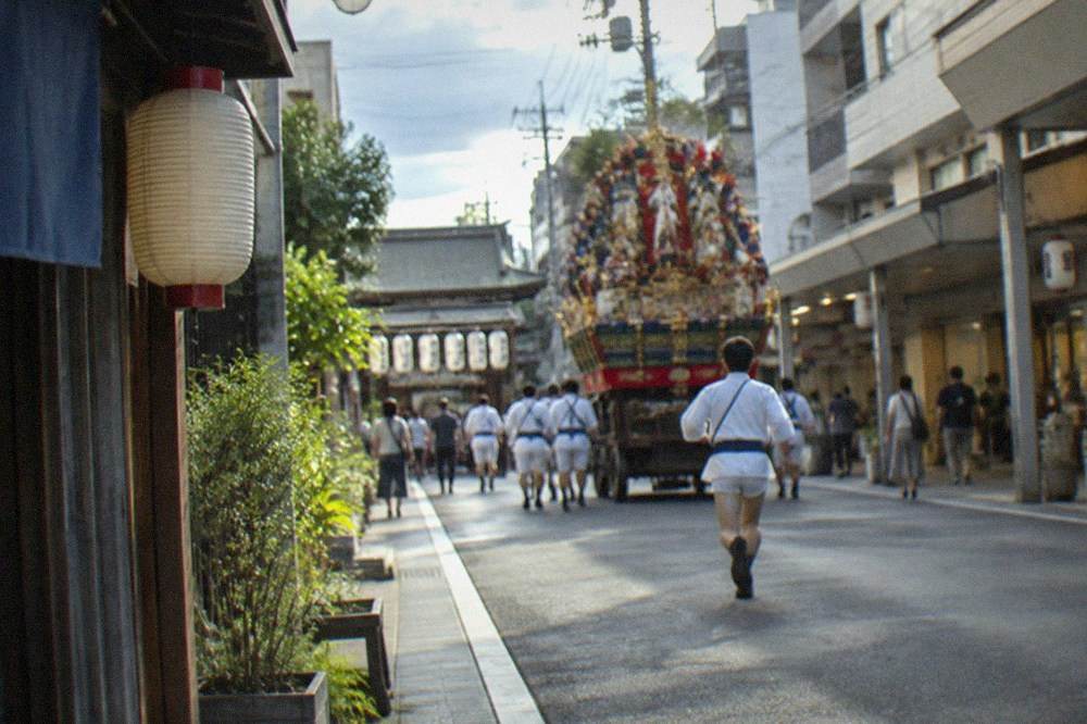 Kushida Shrine's decorated float and lantern-lit grounds in Hakata